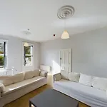 Cozy 2 Bedroom Flat