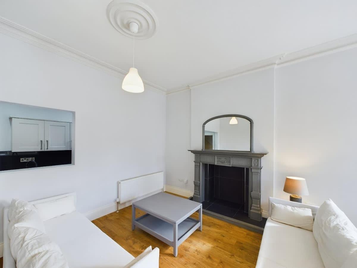 Cozy 2 Bedroom Flat
